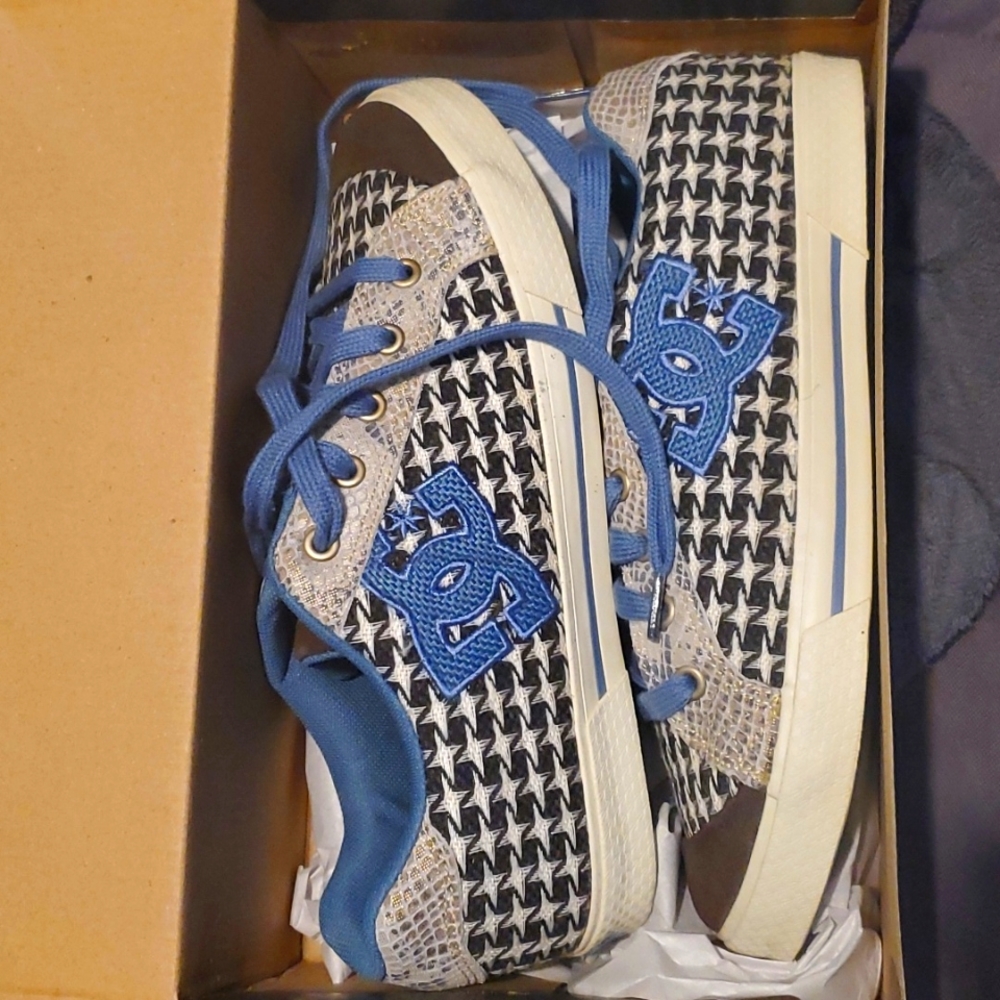 DC shoes women's size 11